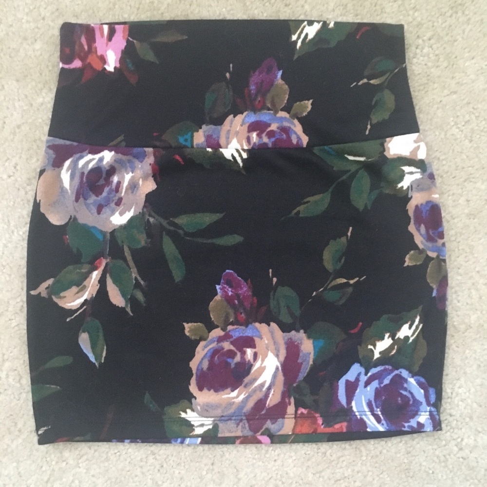 🎉 2 for $14 || Black Floral Mini Skirt
